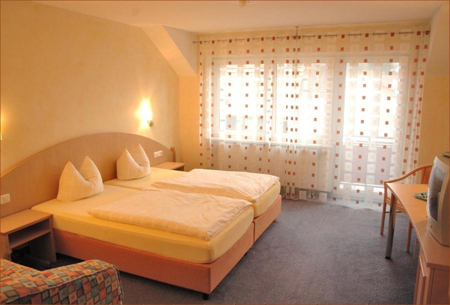 Gasthaus Gruner Baum Hotel Werbach Exterior photo